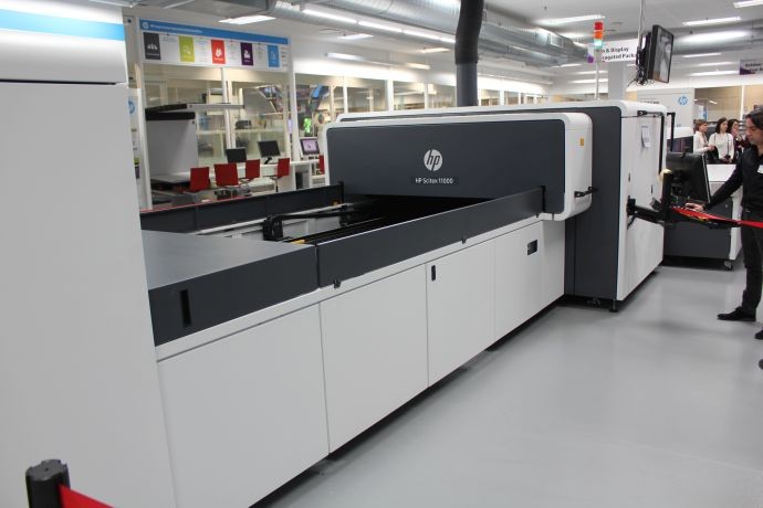Промышленные планшетные УФ-принтеры для печати по картону HP Scitex FB11000 и FB15500 