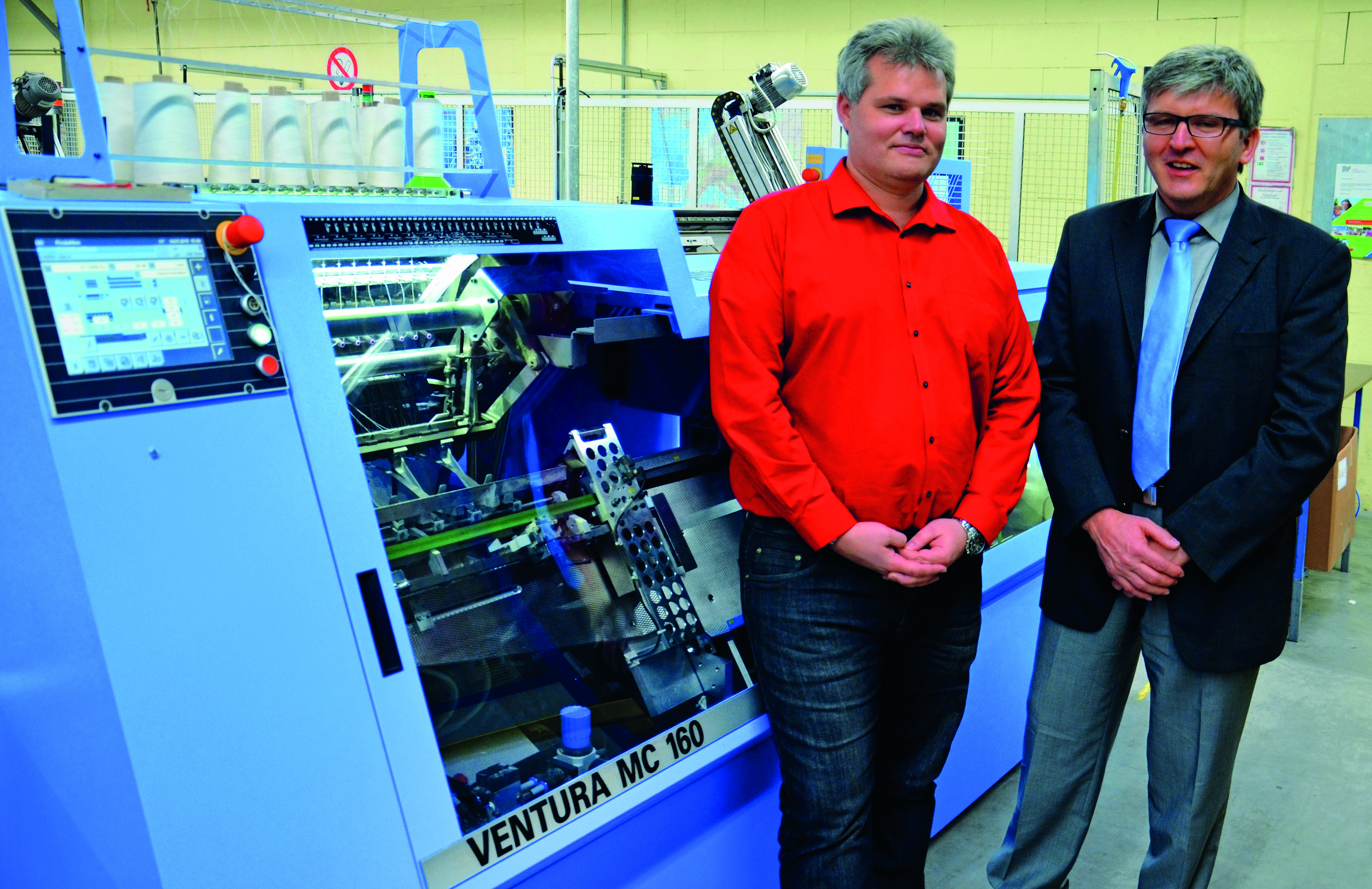 Маркус Эстерманн (на фото слева), управляющий производством типографии Conzella: «Ventura MC 160 превзошла наши ожидания»